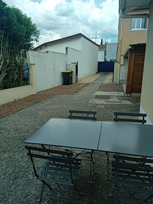 Maison Agreable Avec Stationnement Privatif Angouleme Luaran gambar