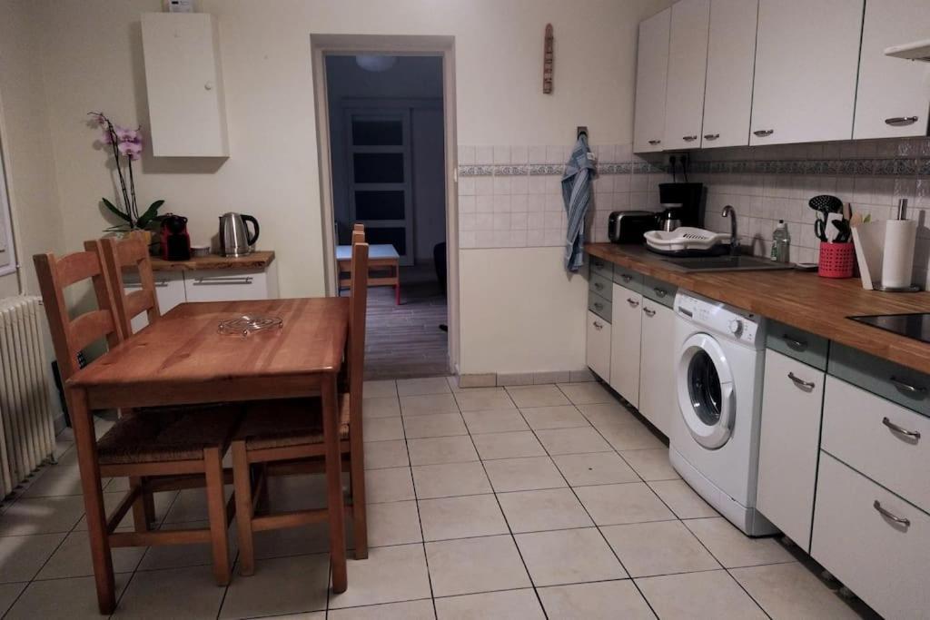 Maison Agreable Avec Stationnement Privatif Angouleme Luaran gambar